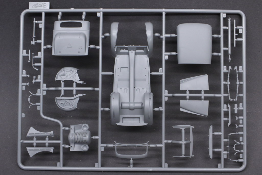 Review_ICM_Kadett_Saloon_05 Wehrmacht Personnel Cars (Opel) - ICM 1/35