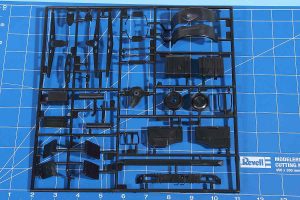 Revell-07438-Mercedes-Benz-Unimog-U-1300-L-Winterdienst-28-300x200 Revell 07438 Mercedes Benz Unimog U 1300 L Winterdienst (28)