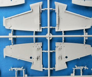 Trumpeter-02844-Hawker-Sea-Fury-FB.-11-24-300x251 Trumpeter 02844 Hawker Sea Fury FB. 11 (24)