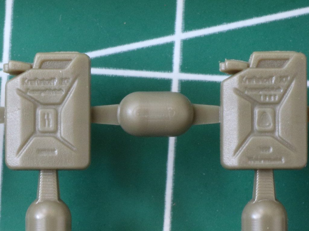 Bronco GB7020 1/72 WWII German 20l Jerry Can & 200l Drum Set for sale online 
