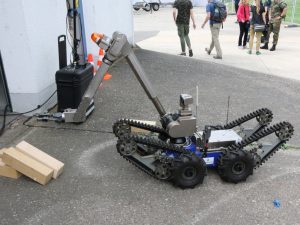 Robot-2-300x225 Robot-2