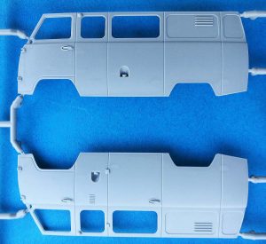 Zvezda-43002-UAZ-3909-Katastrophenschutz-14-300x275 Zvezda 43002 UAZ 3909 Katastrophenschutz (14)