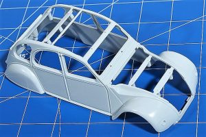 Revell-07653-Citroen-2CV-COCORICO-7-300x200 Revell 07653 Citroen 2CV COCORICO (7)