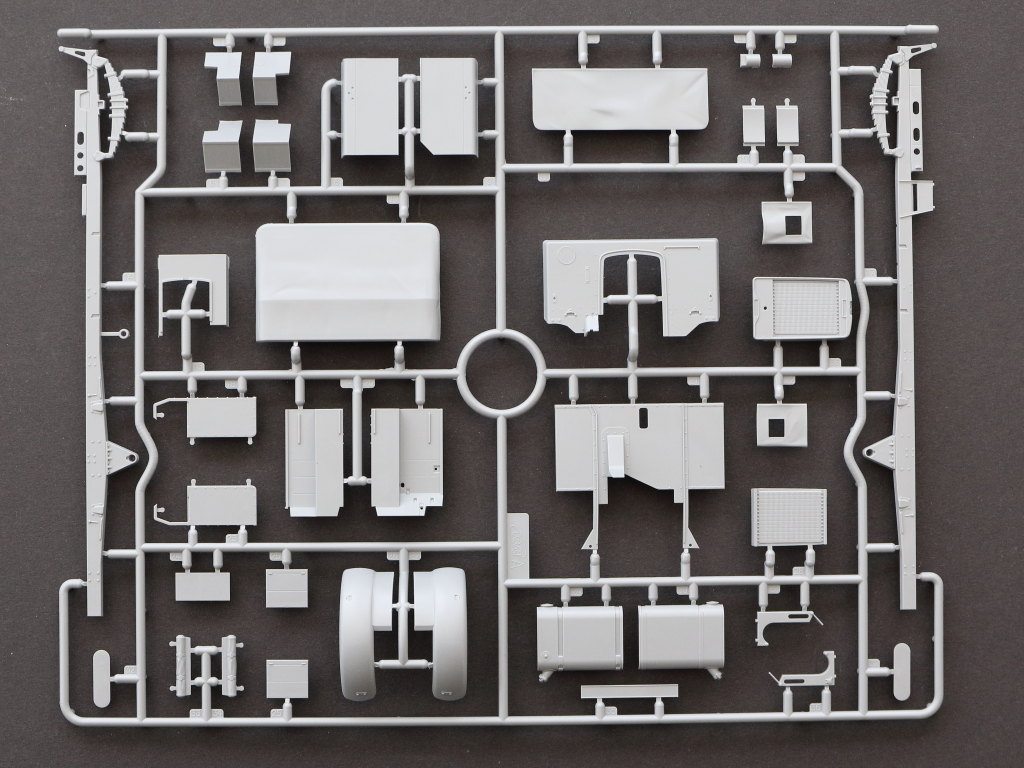 A Leyland Retriever General Service (early production) 1:35 ICM (#35602)