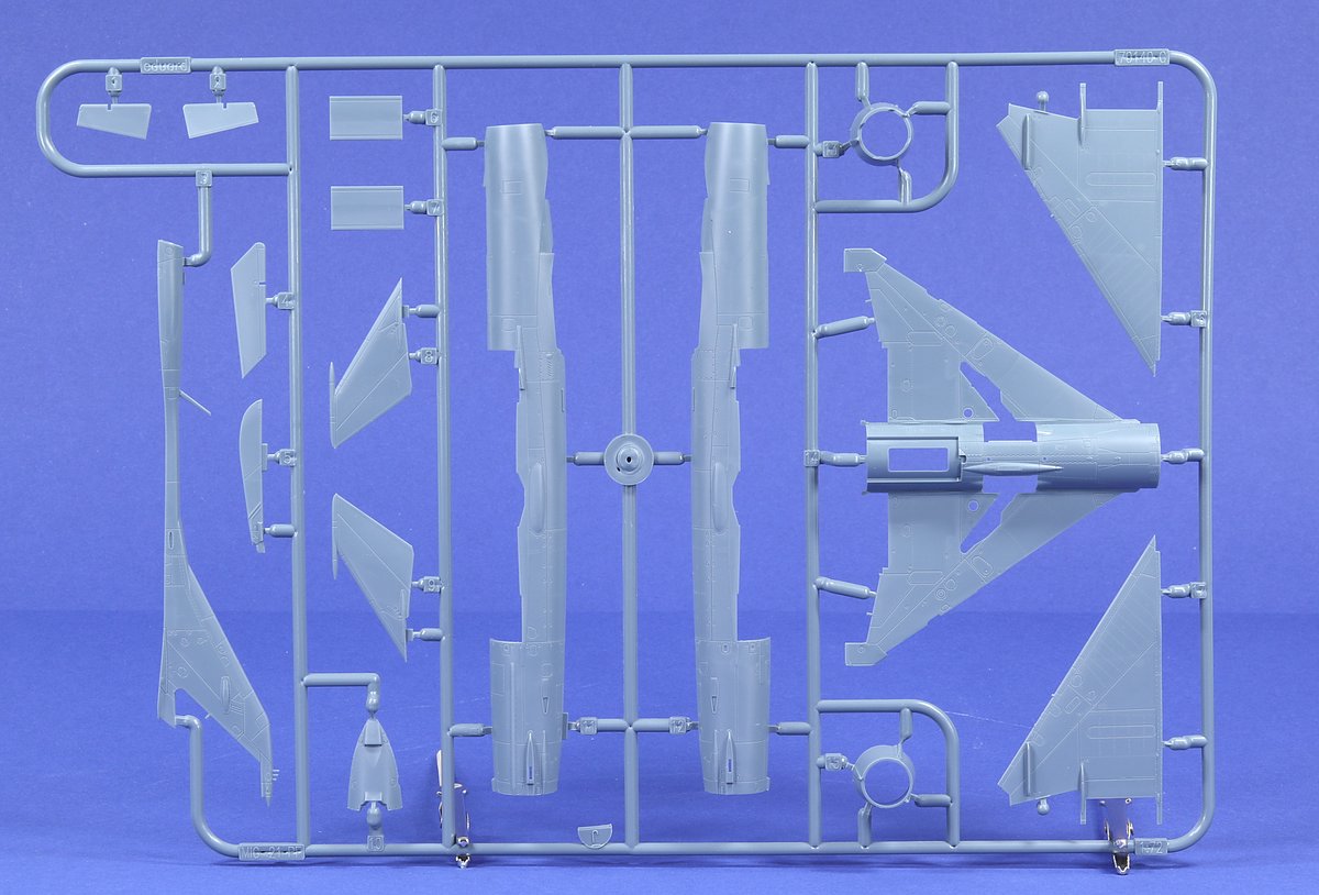 Eduard-70143-MiG-21-PF-ProfiPack-11 MiG-21PF in 1:72 von Eduard #70143