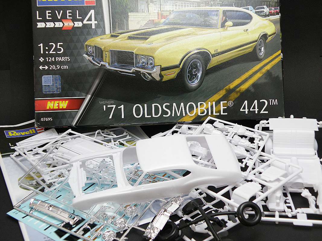 28_Revell-Oldsmobile-442-67695_020 ModelSet des `71 Oldsmobile 442 Coupés  in 1:25 von Revell #67695