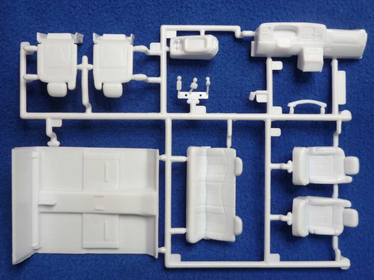 14538-Revell-Chevrolet-Silverado-1-25-012 `99 Chevrolet Silverado Street Pickup in 1:25 von Revell # 14538