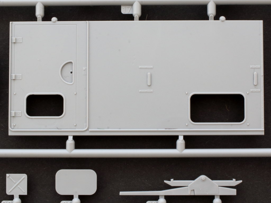 C1-3 Unimog S404 German Military Radio Truck 1:35 ICM #35137