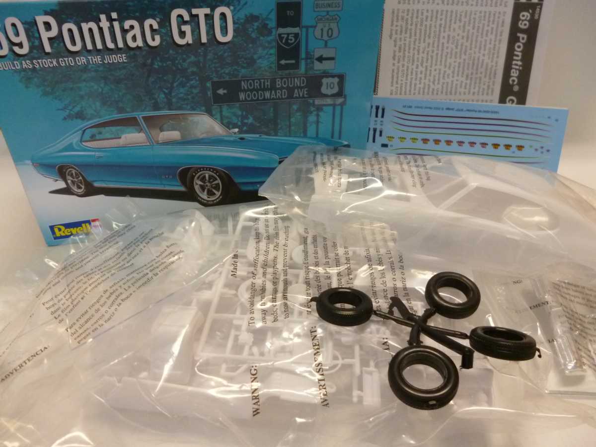 14530-69-Pontiac-GTO-Revell-1-24-005 '69 Pontiac GTO in 1:24 von Revell #14530