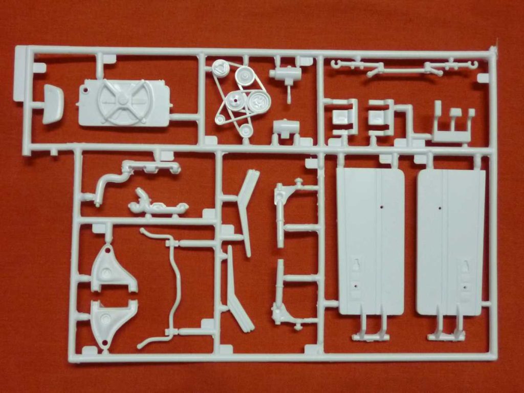 Kit Modèle Réduit Pontiac Firebird GTA 1987 à Construire - échelle 1:16 - 144 Pièces - Revell