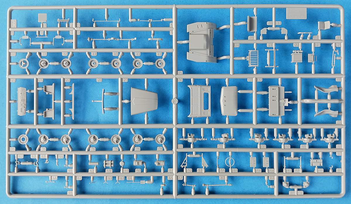 Zvezda-5050-Russian-Army-Truck-Ural-4320-4 Ural 4320 russischer LKW in 1:72 von Zvezda # 5050