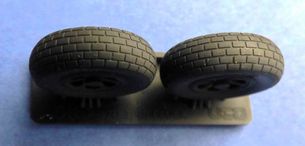 ASK-48008-und-48010-Wheels-for-P-47D-13 Räder für P-47D MiniArt von Artscalekit: #A48008 / A48010
