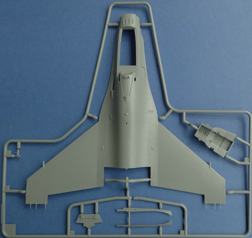 Heller-20411-F-16-Dark-Falcon-14 F-16 „Dark Falcon“ von Heller in 1:48 #20411
