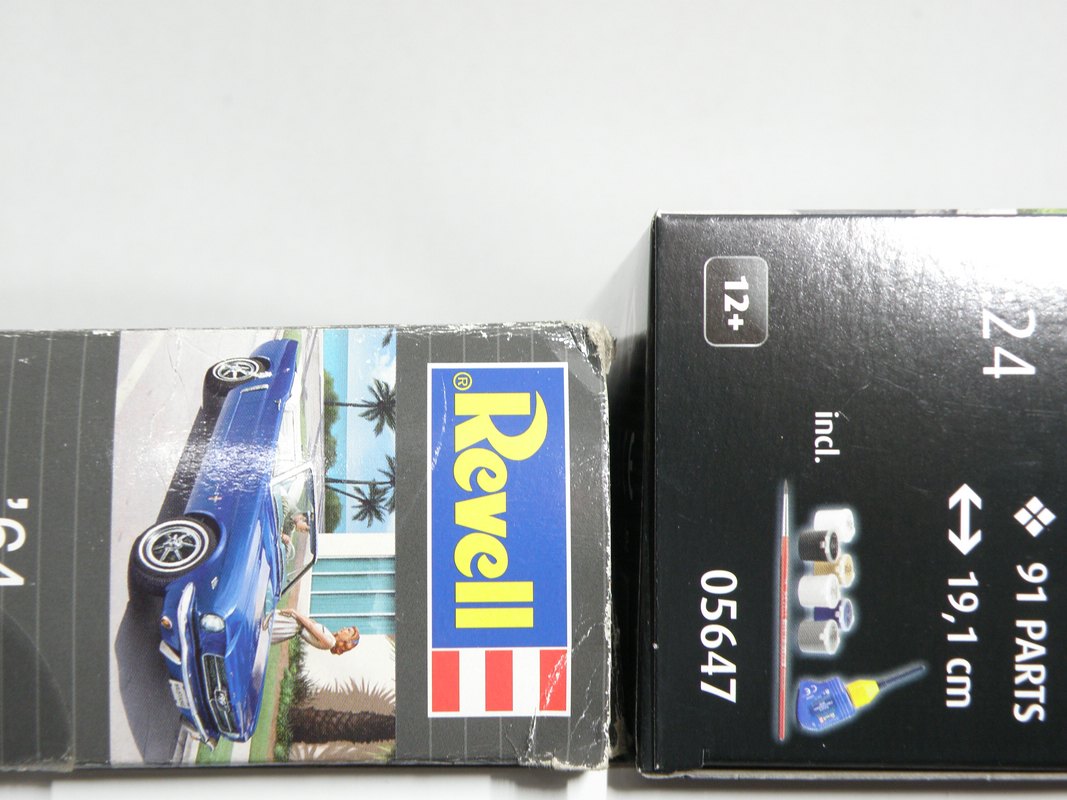 Revell-05647-Mustang-Cabrio-2 Geschenkset „60th Anniversary“ of Ford Mustang  von Revell, 1:24 #05647
