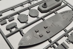 Revell-05242-Kriegsfischkutter-3-300x200 Revell 05242 Kriegsfischkutter (3)