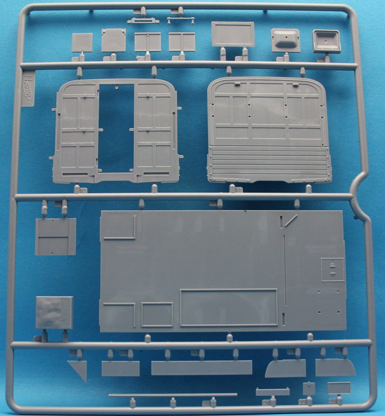 ICM-35603-Montys-Office-Caravan-25 Montgomery´s office with staff in 1:35 von ICM # 35604