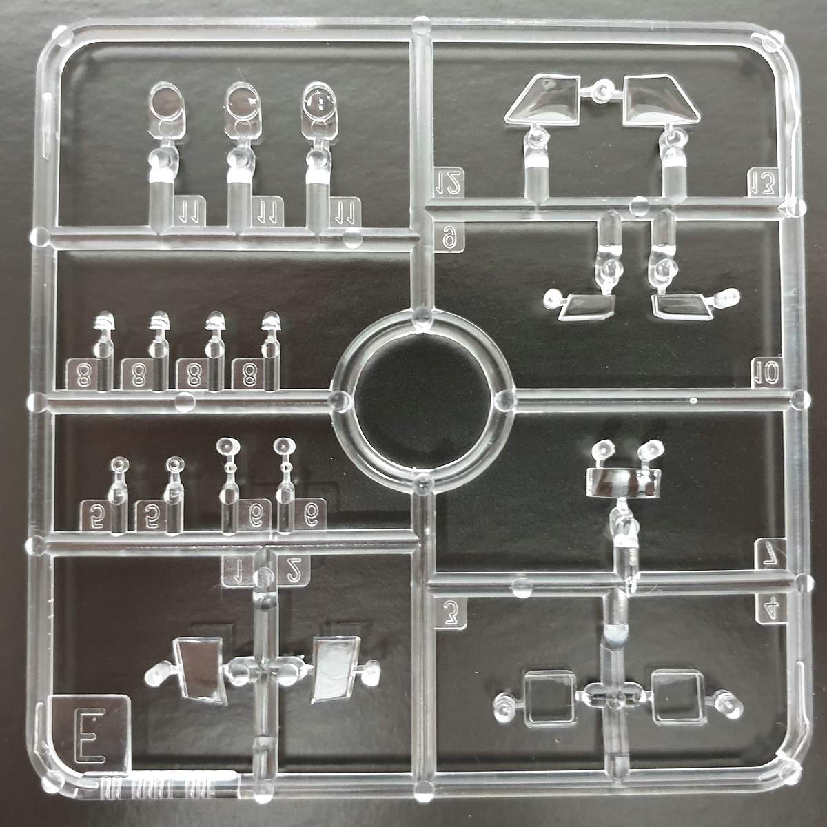 Heller-82300-E-2C-Hawkeye-22 E-2C Hawkeye in 1:72 von Heller # 82300