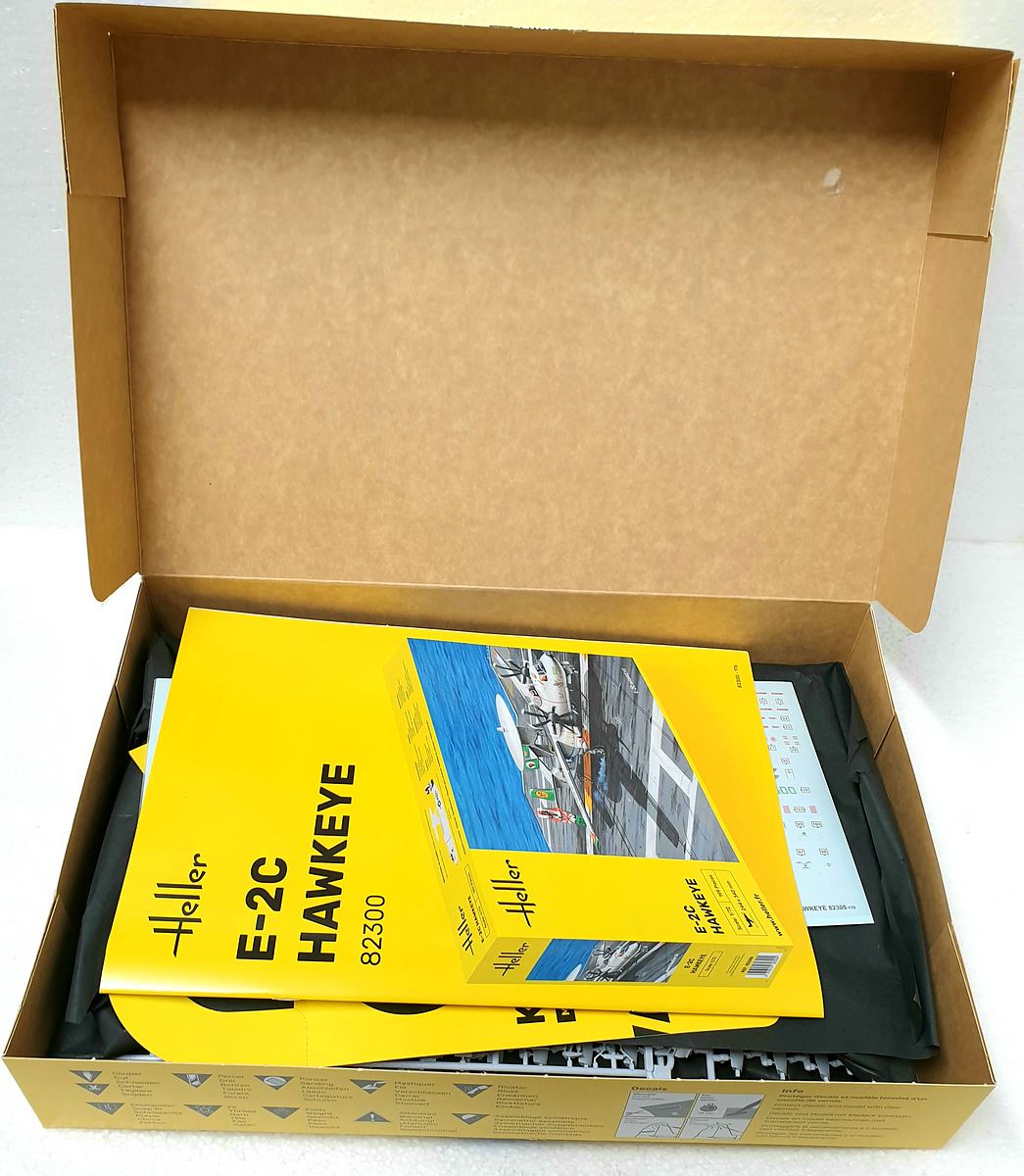 Heller-82300-E-2C-Hawkeye-29 E-2C Hawkeye in 1:72 von Heller # 82300