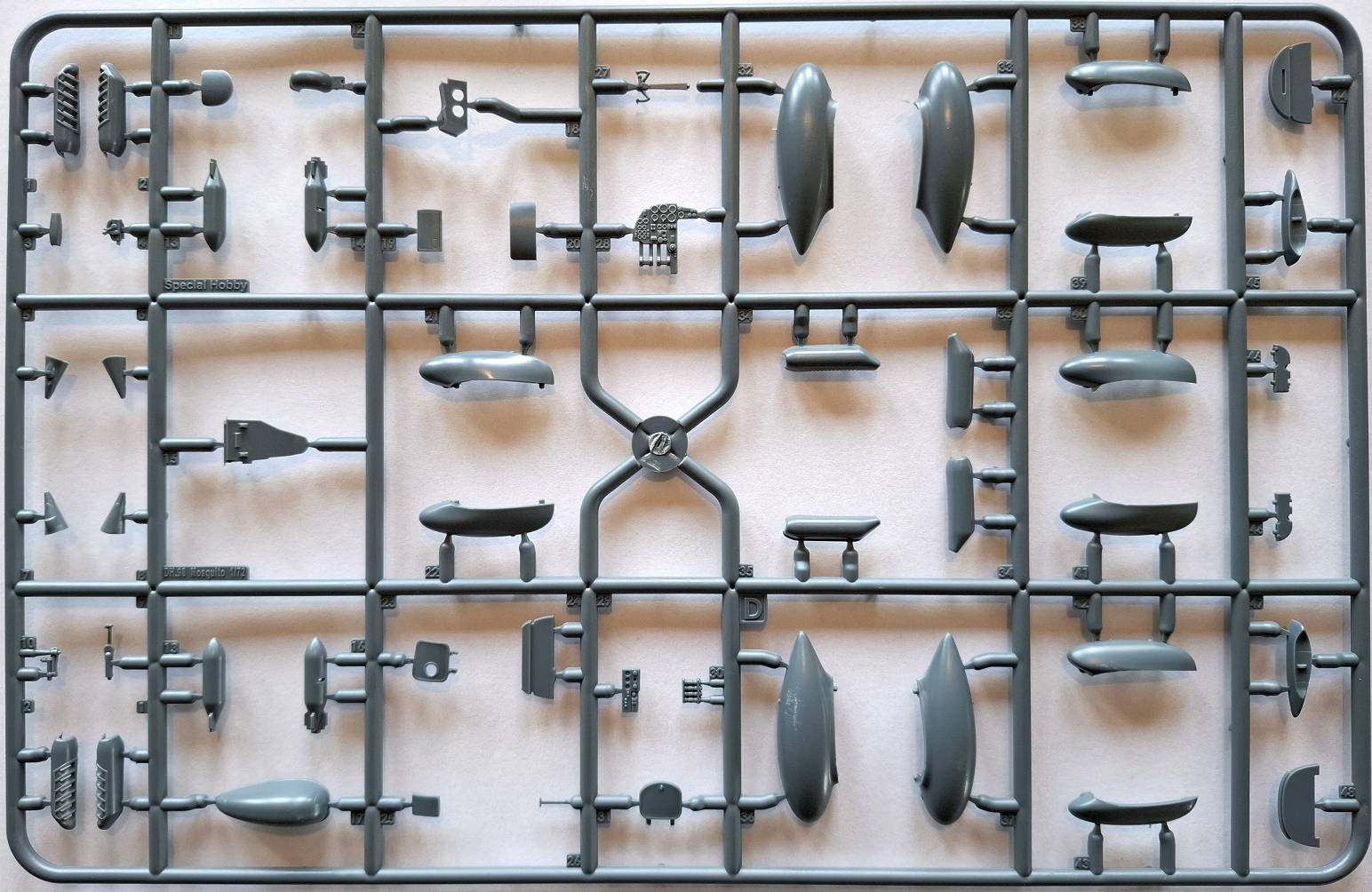 Special-Hobby-72452-D.H.-Mosquito-PR-Mk.-XVI-6 de Havilland Mosquito PR Mk. XVI in 1:72 von Special Hobby # 72452