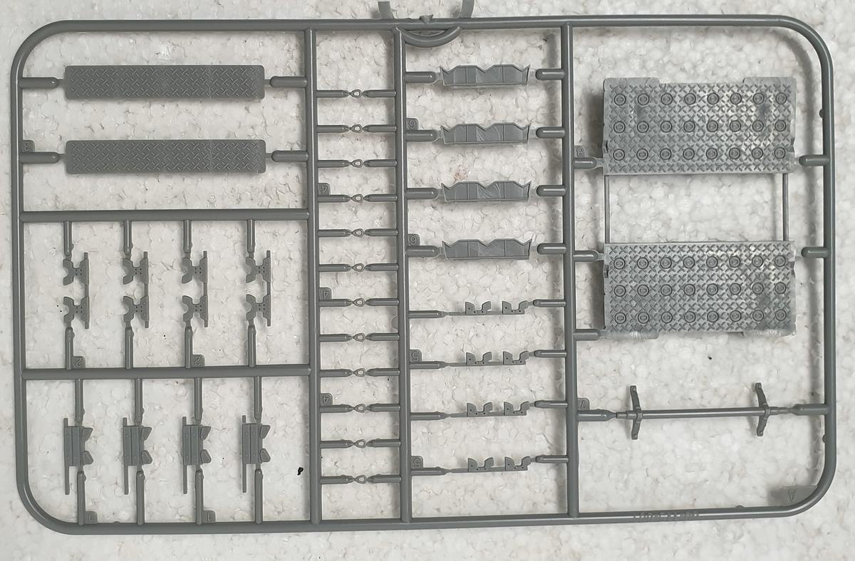 Kinetic-48116-USAF-Fuel-Tanker-42 R-11 USAF-NATO Fuel Truck in 1:48 von Kinetic #K48116