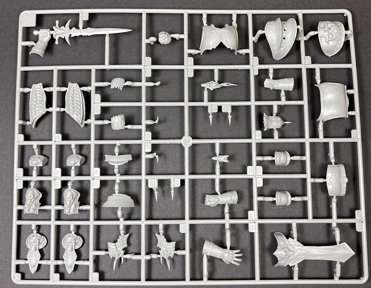 Revell-03515-Lich_King-24 THE LICH KING IN 1:16 von REVELL # 03515