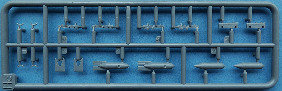 MiniArt-49021-German-Fuel-Drop-Tanks-and-Bombs-16 German Fuel Drop Tanks and Bombs von MiniArt in 1:48 #49021