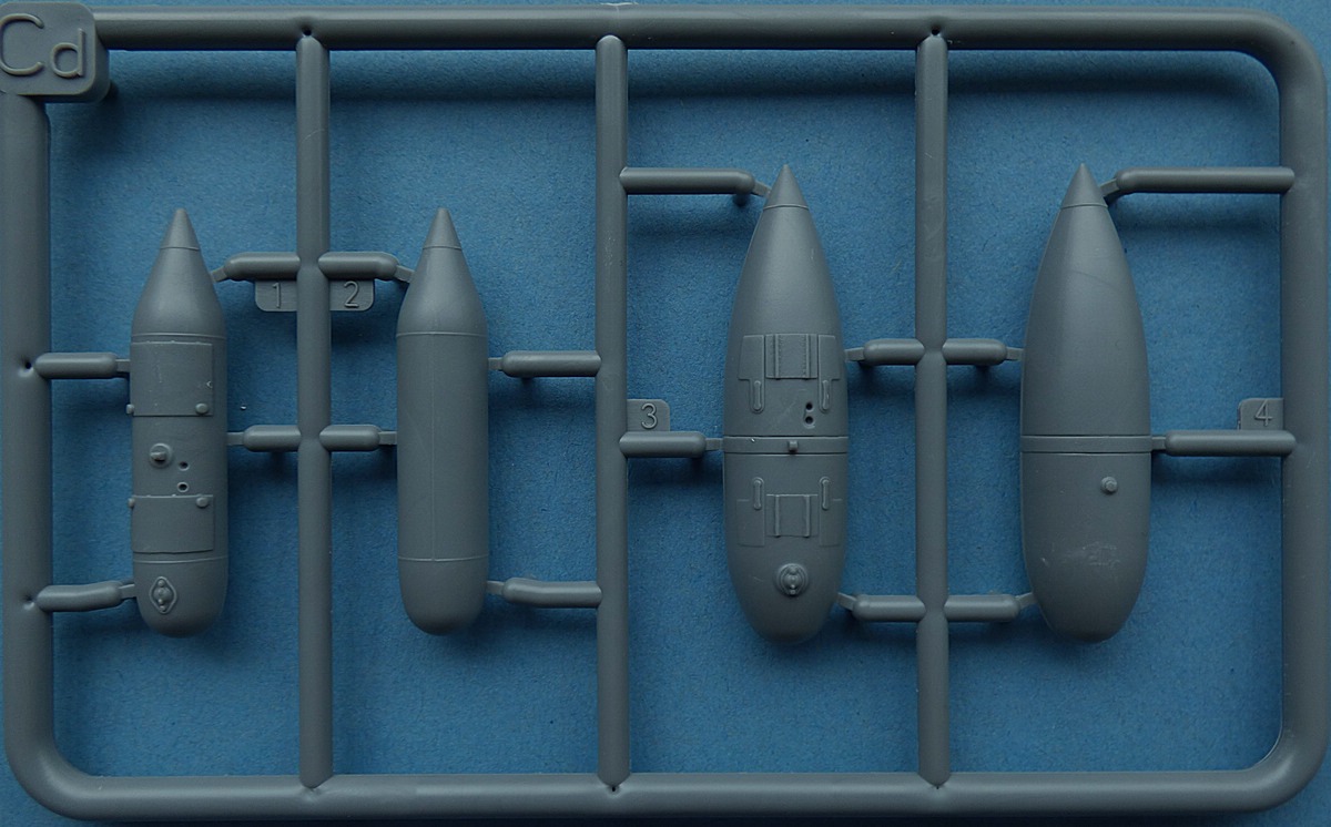 MiniArt-49021-German-Fuel-Drop-Tanks-and-Bombs-9 German Fuel Drop Tanks and Bombs von MiniArt in 1:48 #49021